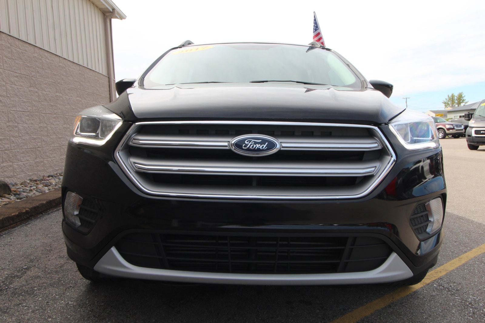 Used 2017 Ford Escape SE with VIN 1FMCU9G91HUE34583 for sale in Caro, MI