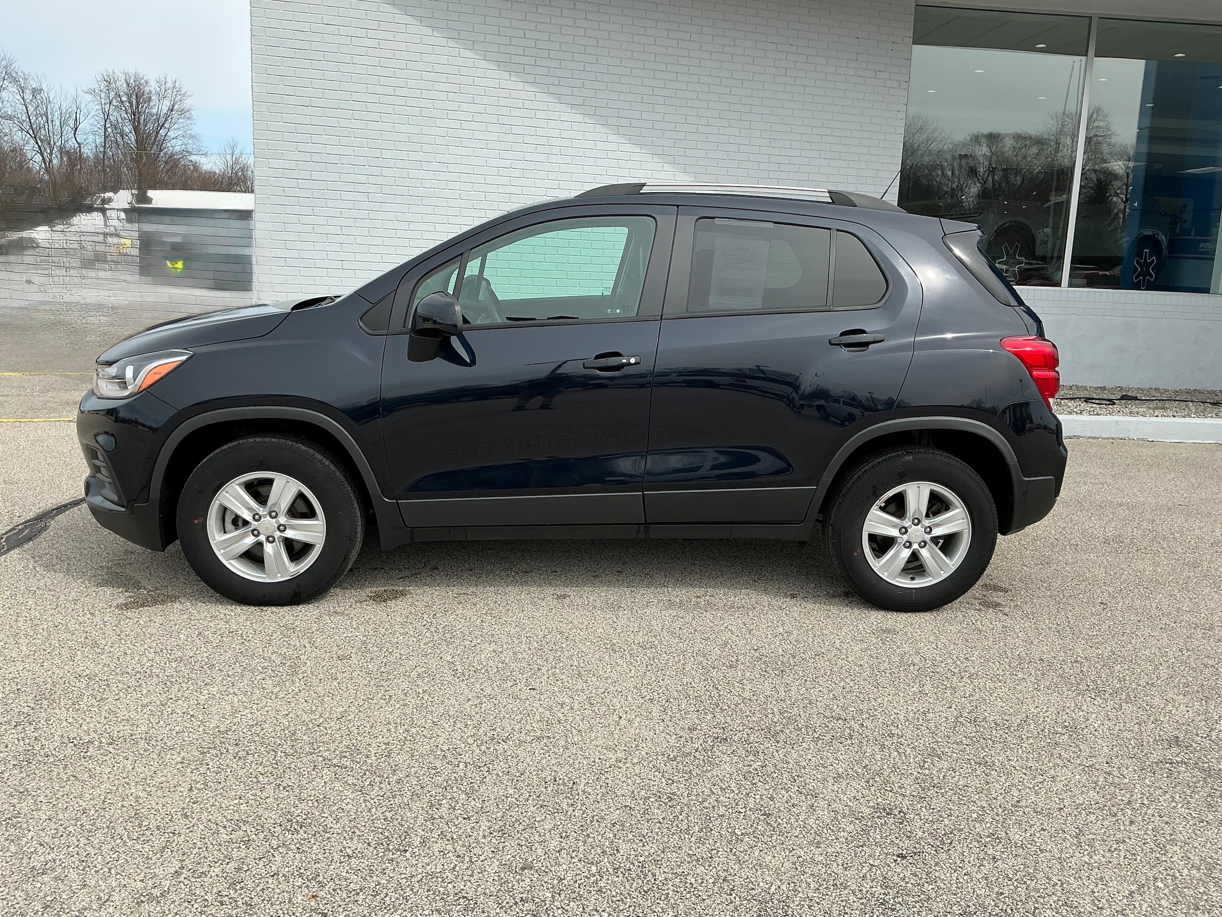 Certified 2022 Chevrolet Trax LT with VIN KL7CJPSM8NB519437 for sale in Sebewaing, MI