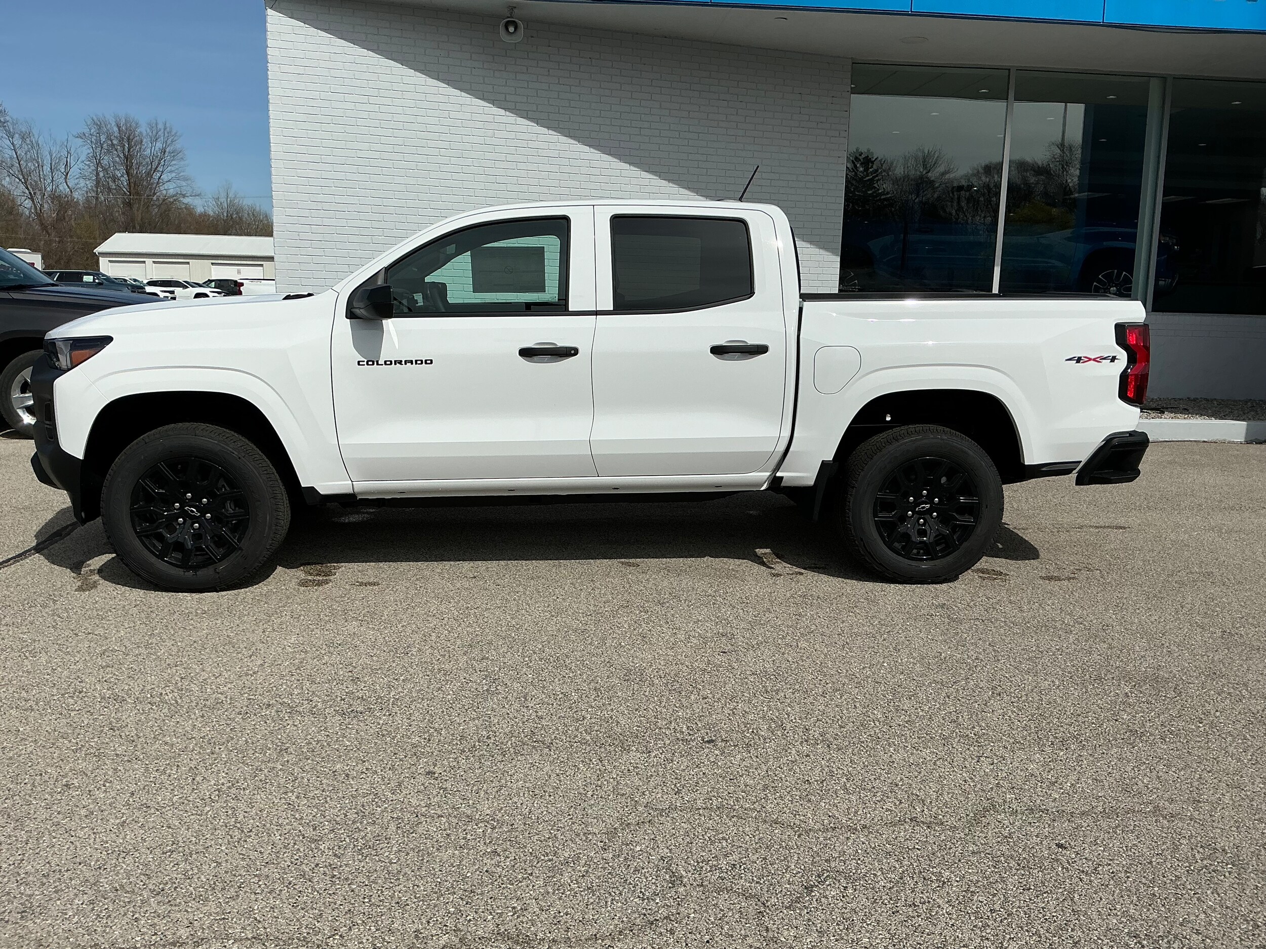 2025 Chevrolet Colorado LT photo 2