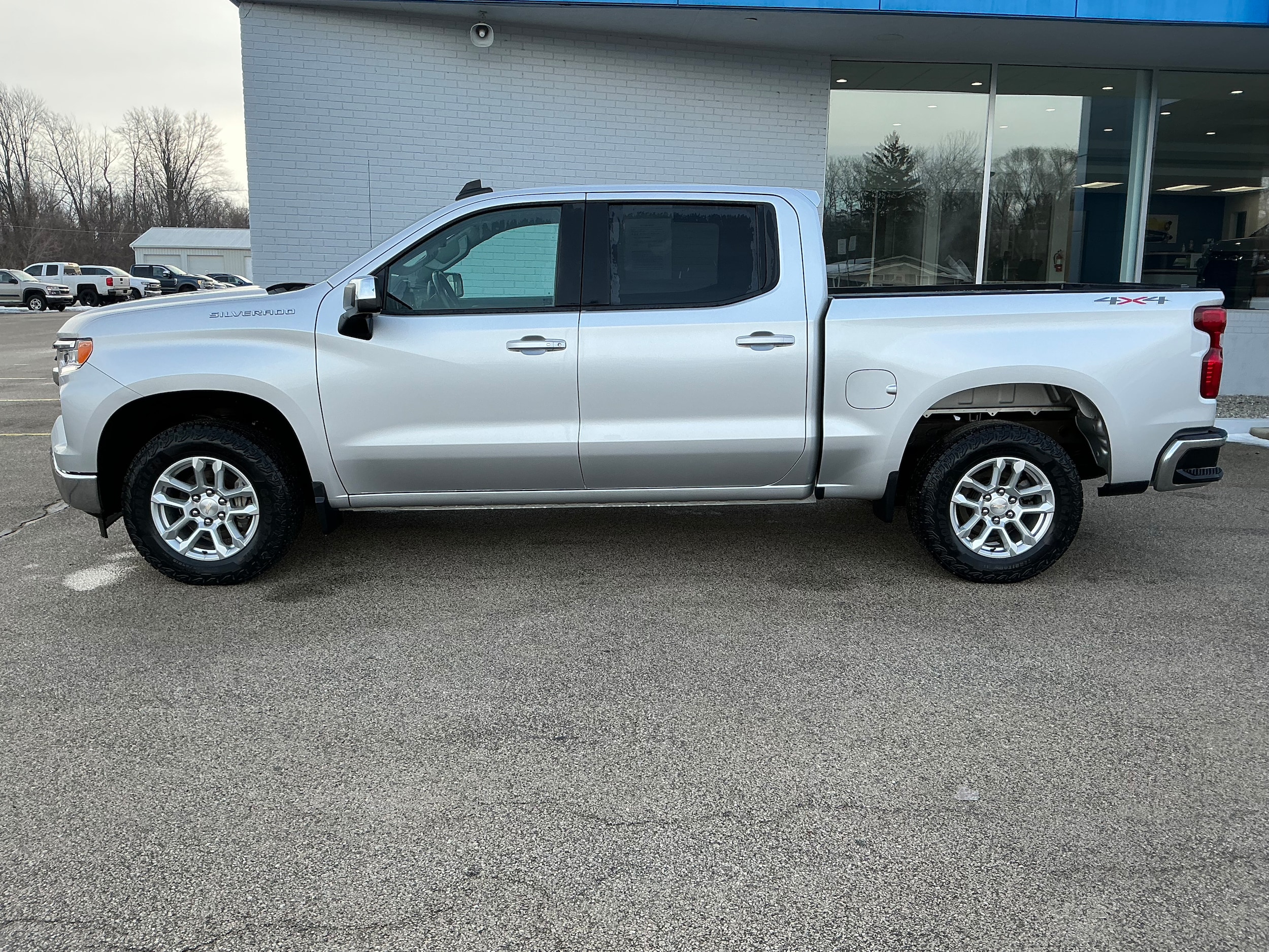 Used 2022 Chevrolet Silverado 1500 LT with VIN 3GCPDKEKXNG516913 for sale in Sebewaing, MI