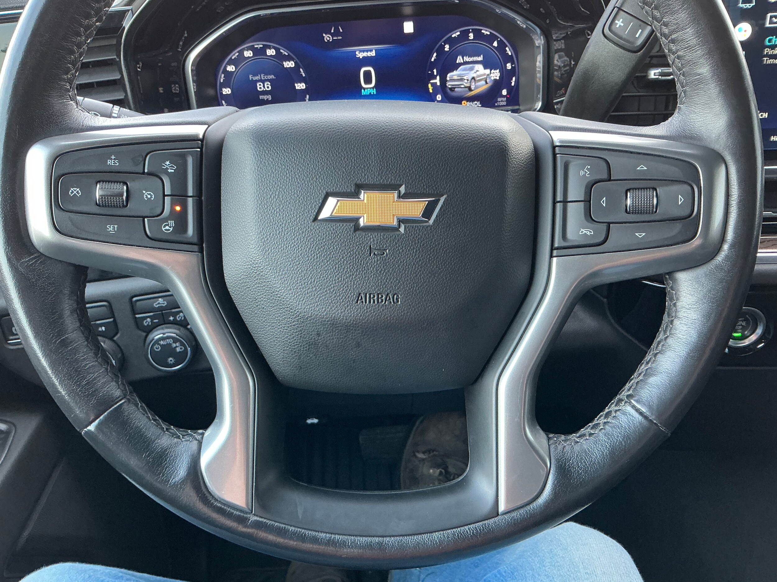 2022 Chevrolet Silverado 1500 LT photo 3