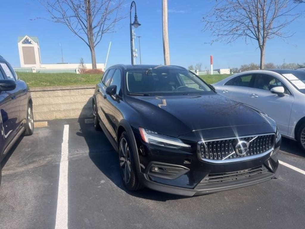 Used 2025 Volvo V60 Cross Country B5 Plus Wagon