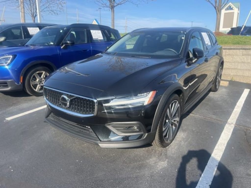 Used 2025 Volvo V60 Cross Country B5 Plus Wagon