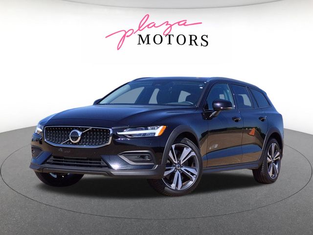 2025 Volvo V60 Cross Country B5 Plus AWD's photo