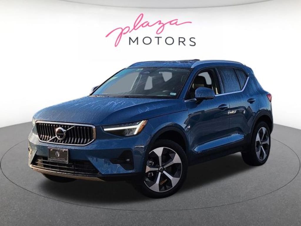 Used 2025 Volvo XC40 B5 Plus Bright Theme SUV