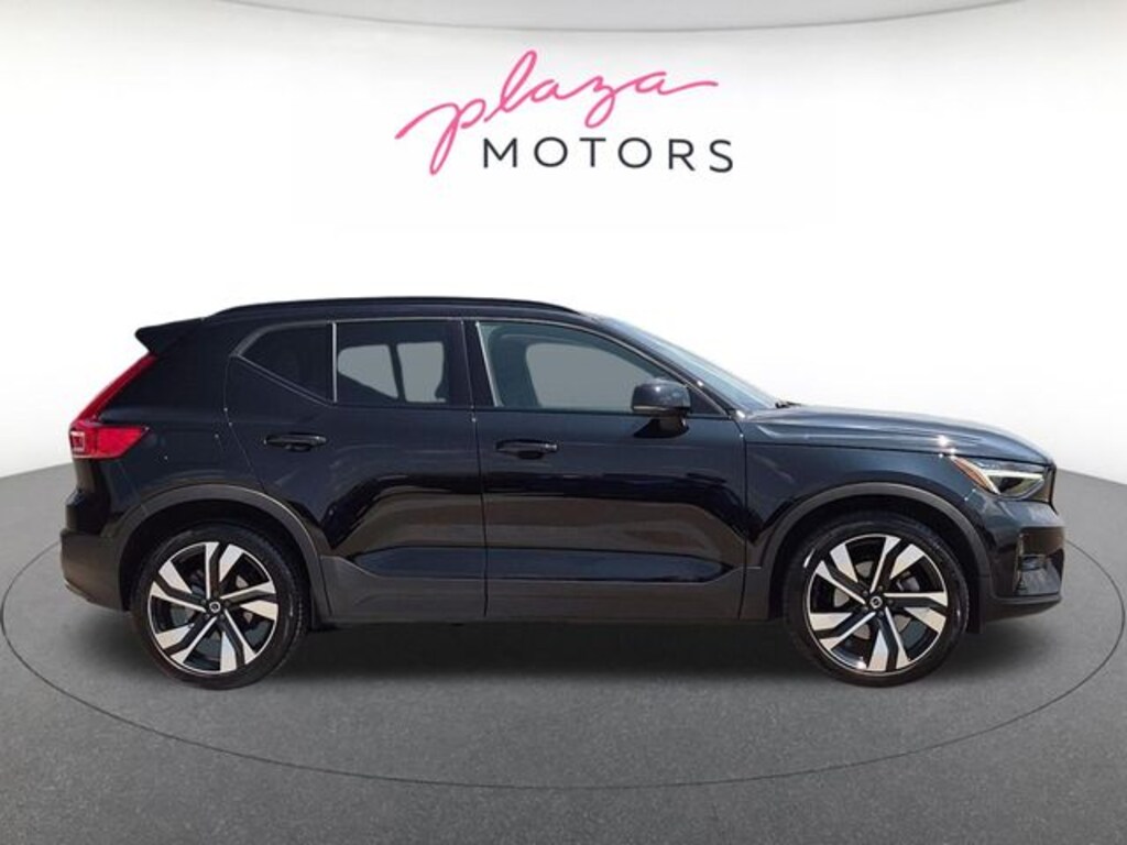 Used 2023 Volvo XC40 B5 AWD Ultimate Dark SUV