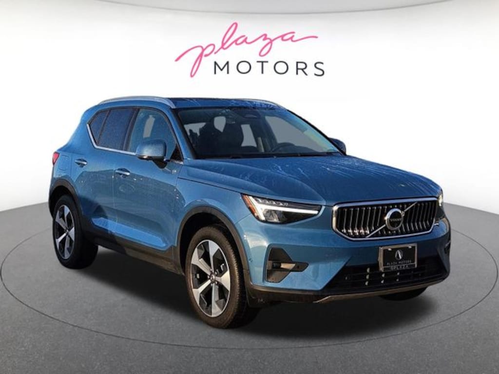 Used 2025 Volvo XC40 B5 Plus Bright Theme SUV