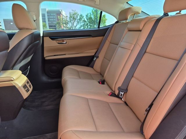 2018 Lexus ES 350 - Photo 16