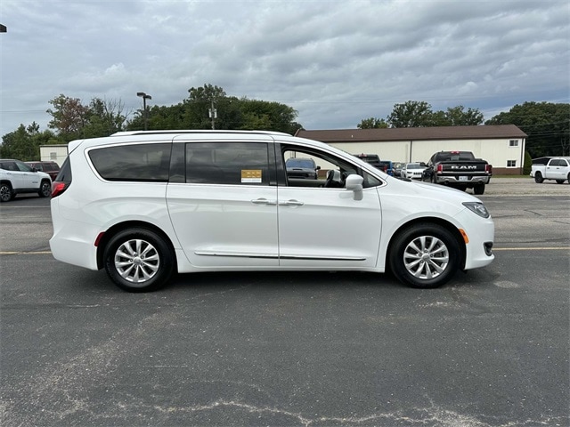 Used 2019 Chrysler Pacifica Touring L with VIN 2C4RC1BG3KR610143 for sale in Saint Clair, MI