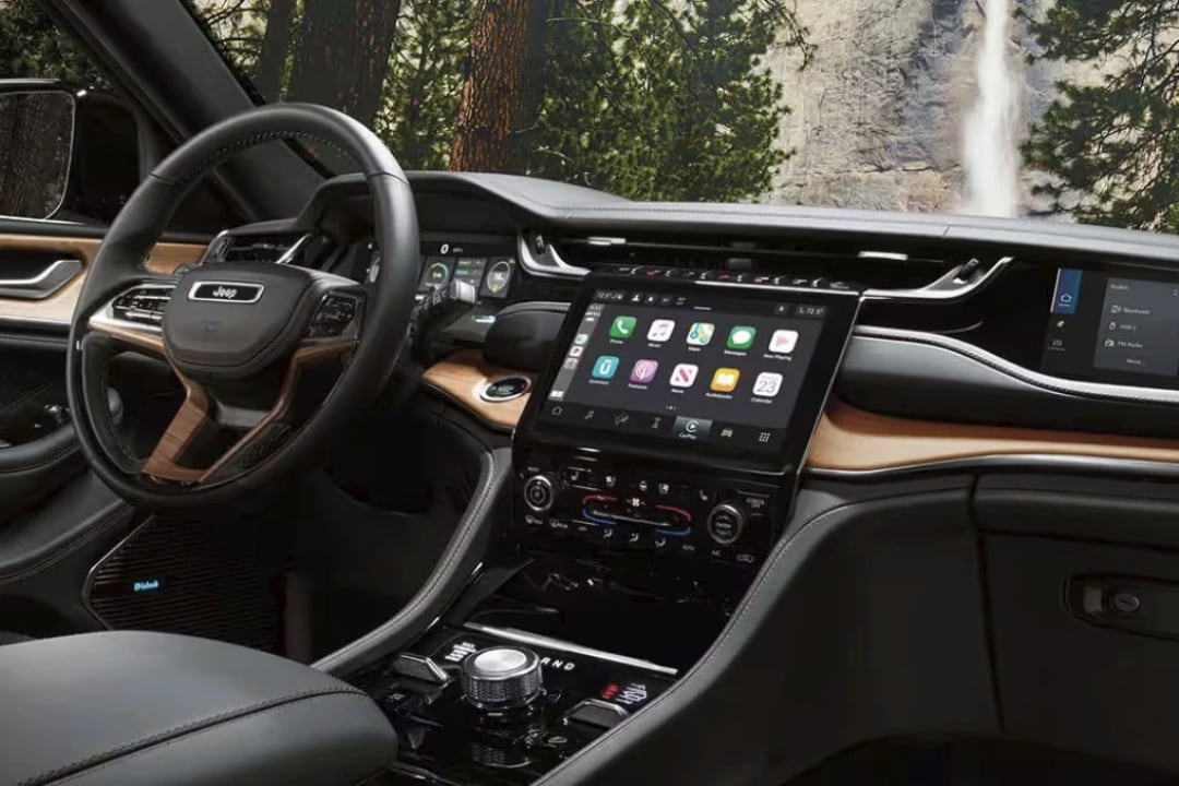 2025 Jeep Grand Cherokee Interior