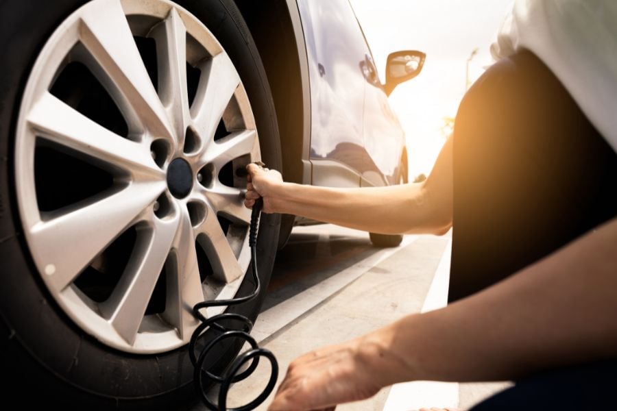 person%20pumping%20air%20on%20car%20tire.jpg