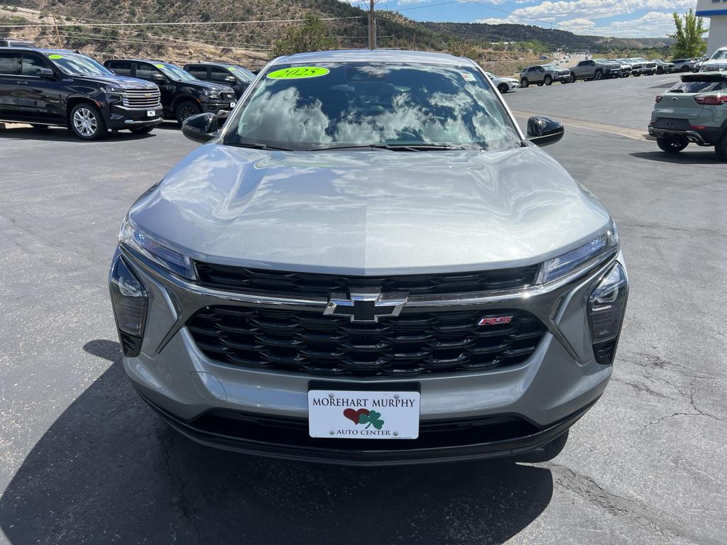 2025 Chevrolet Trax photo 2
