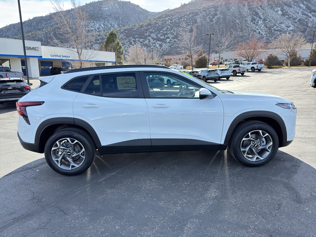 2026 Chevrolet Trax LT - Photo 8