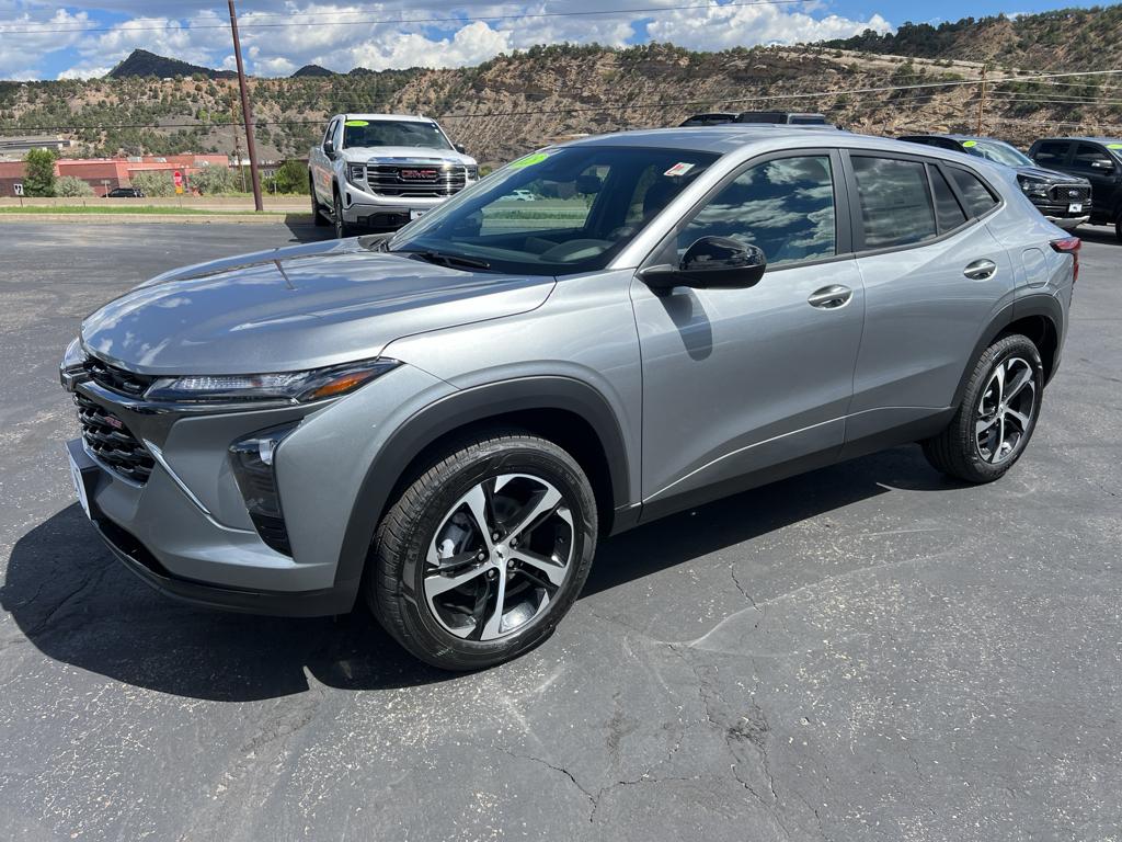 2025 Chevrolet Trax photo 3