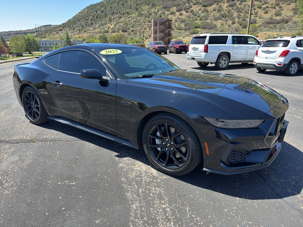 2025 Ford Mustang GT Fastback's photo