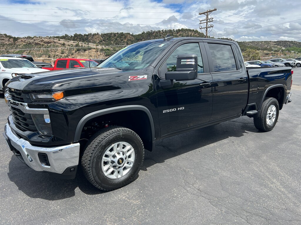2025 Chevrolet Silverado 2500HD LT photo 3