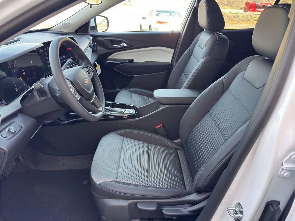 2026 Chevrolet Trax LT - Photo 18
