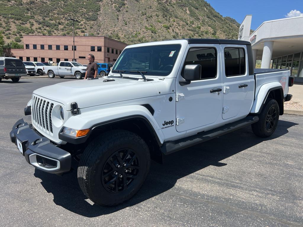 2022 Jeep Gladiator Sport S photo 3