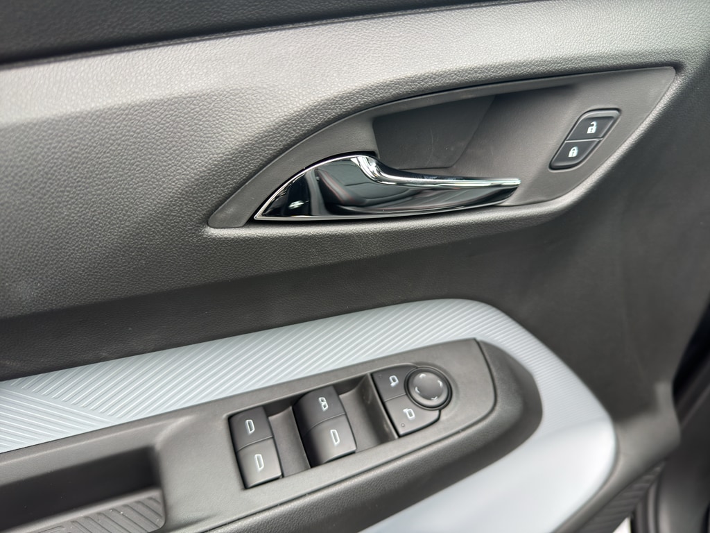 2027 Chevrolet Bolt RS - Photo 18