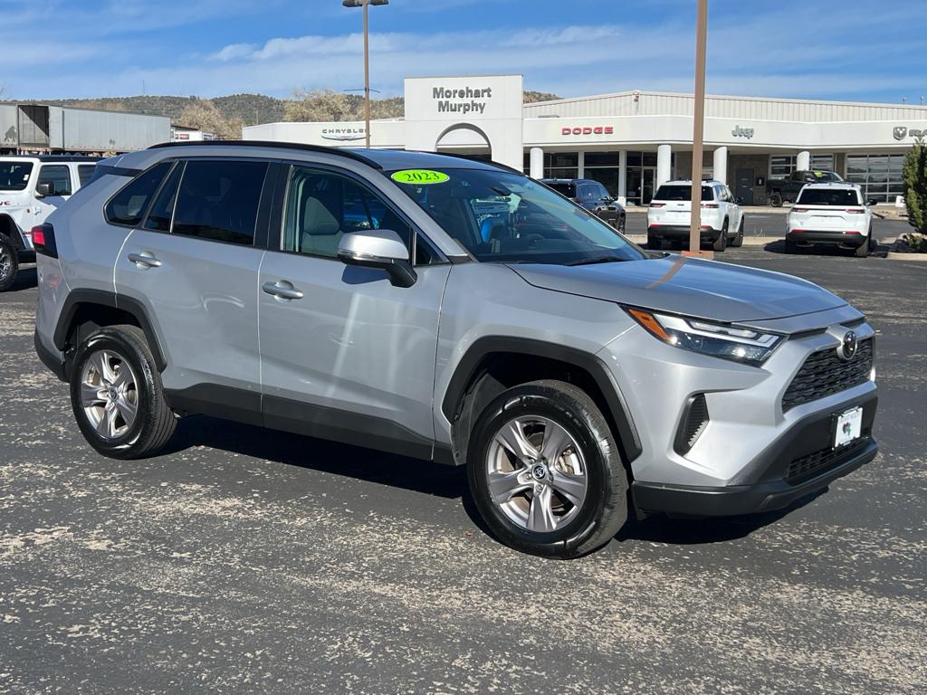 2023 Toyota RAV4 XLE's photo