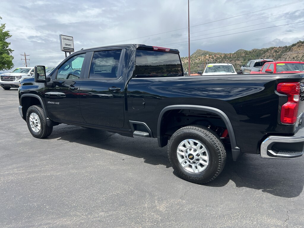 2025 Chevrolet Silverado 2500HD LT photo 4