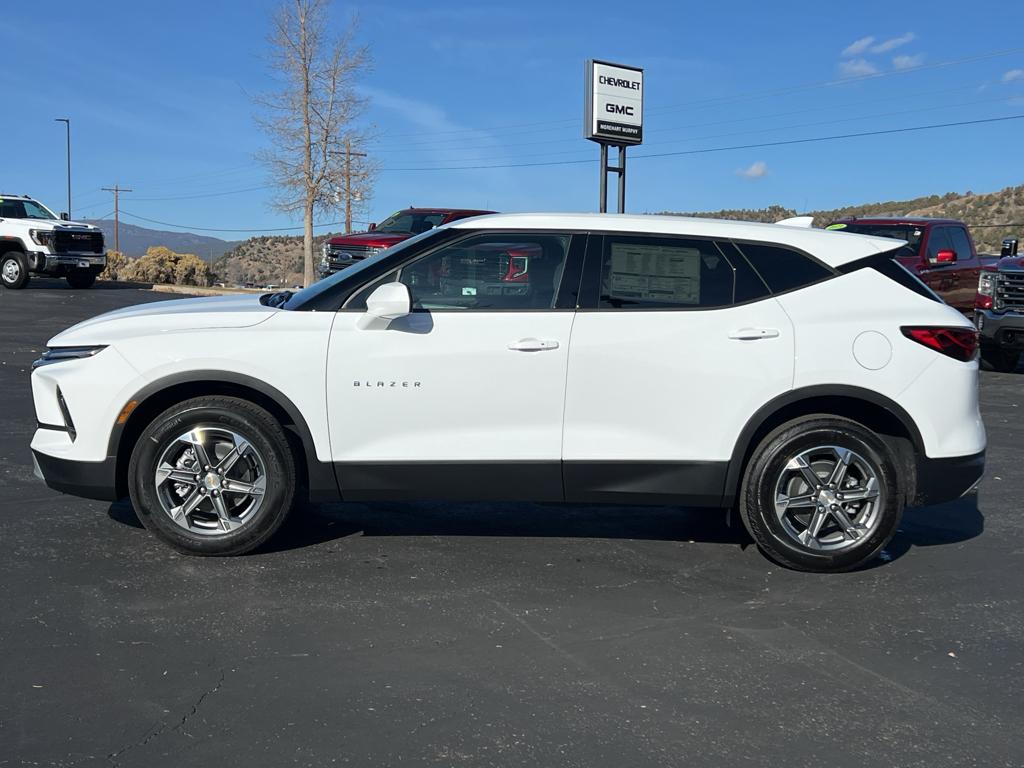 2025 Chevrolet Blazer 2LT photo 3