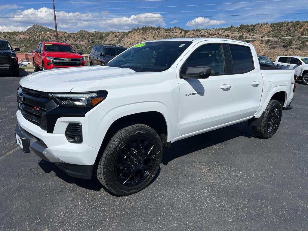 2025 Chevrolet Colorado Z71 photo 3