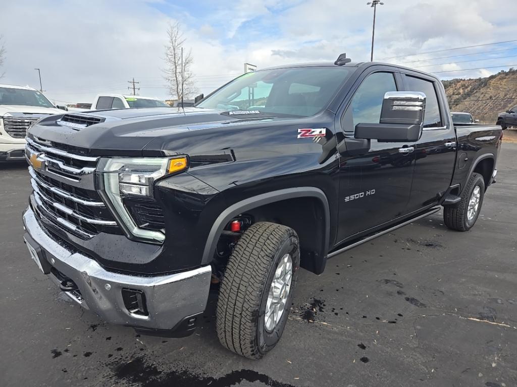 2025 Chevrolet Silverado 2500HD LTZ photo 2