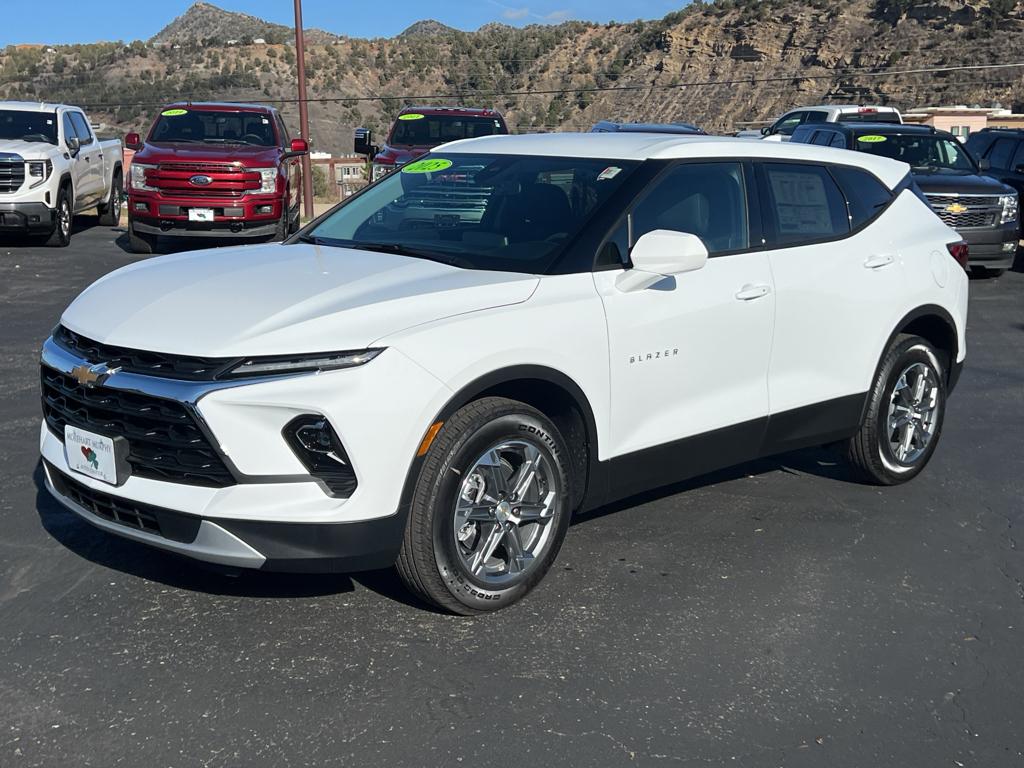 2025 Chevrolet Blazer 2LT photo 2