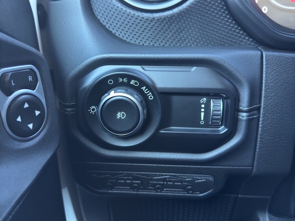 2025 Jeep Wrangler 4-Door Rubicon - Photo 18