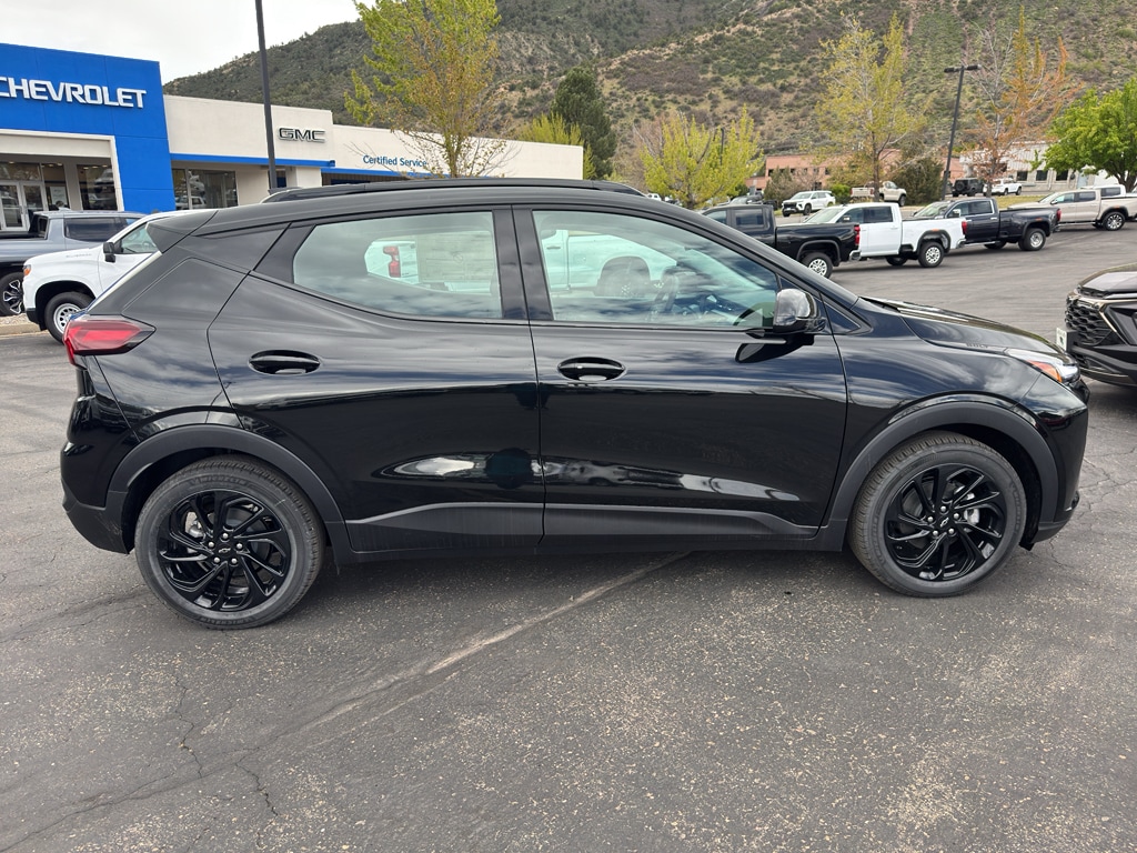 2027 Chevrolet Bolt RS - Photo 8