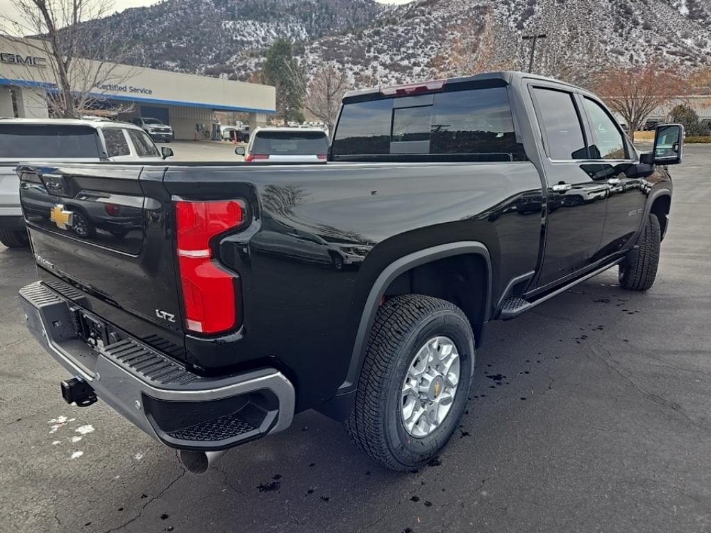 2025 Chevrolet Silverado 2500HD LTZ photo 4