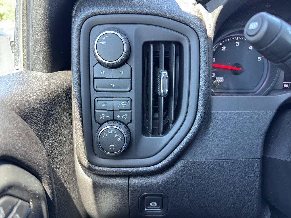 2026 Chevrolet Silverado 2500 HD Custom - Photo 23