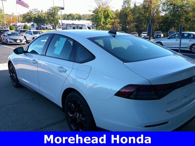 2025 Honda Accord SE - Photo 11