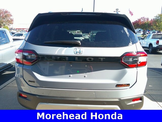 2025 Honda Pilot TrailSport photo 3