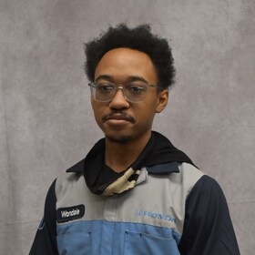 Staff member Wondale Jason - Service Technician from ID_c93a5bcef32e