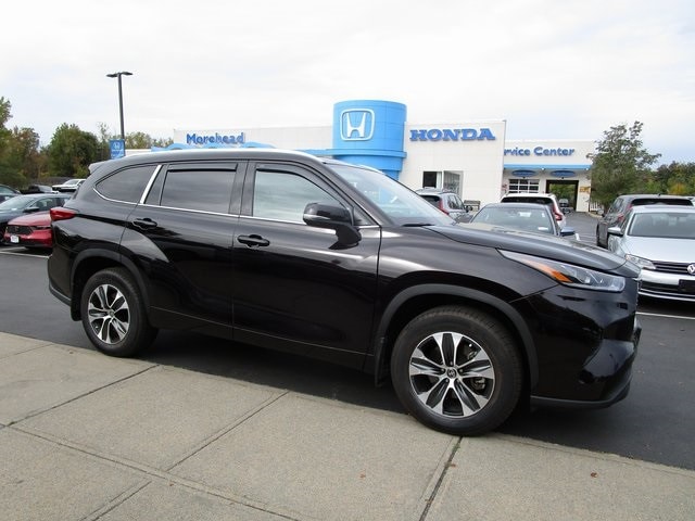 Used 2021 Toyota Highlander XLE with VIN 5TDGZRBH9MS156715 for sale in Newburgh, NY