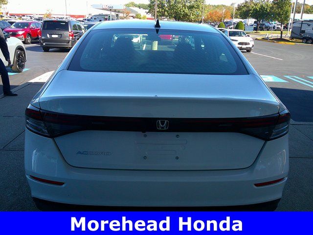 2025 Honda Accord SE - Photo 13