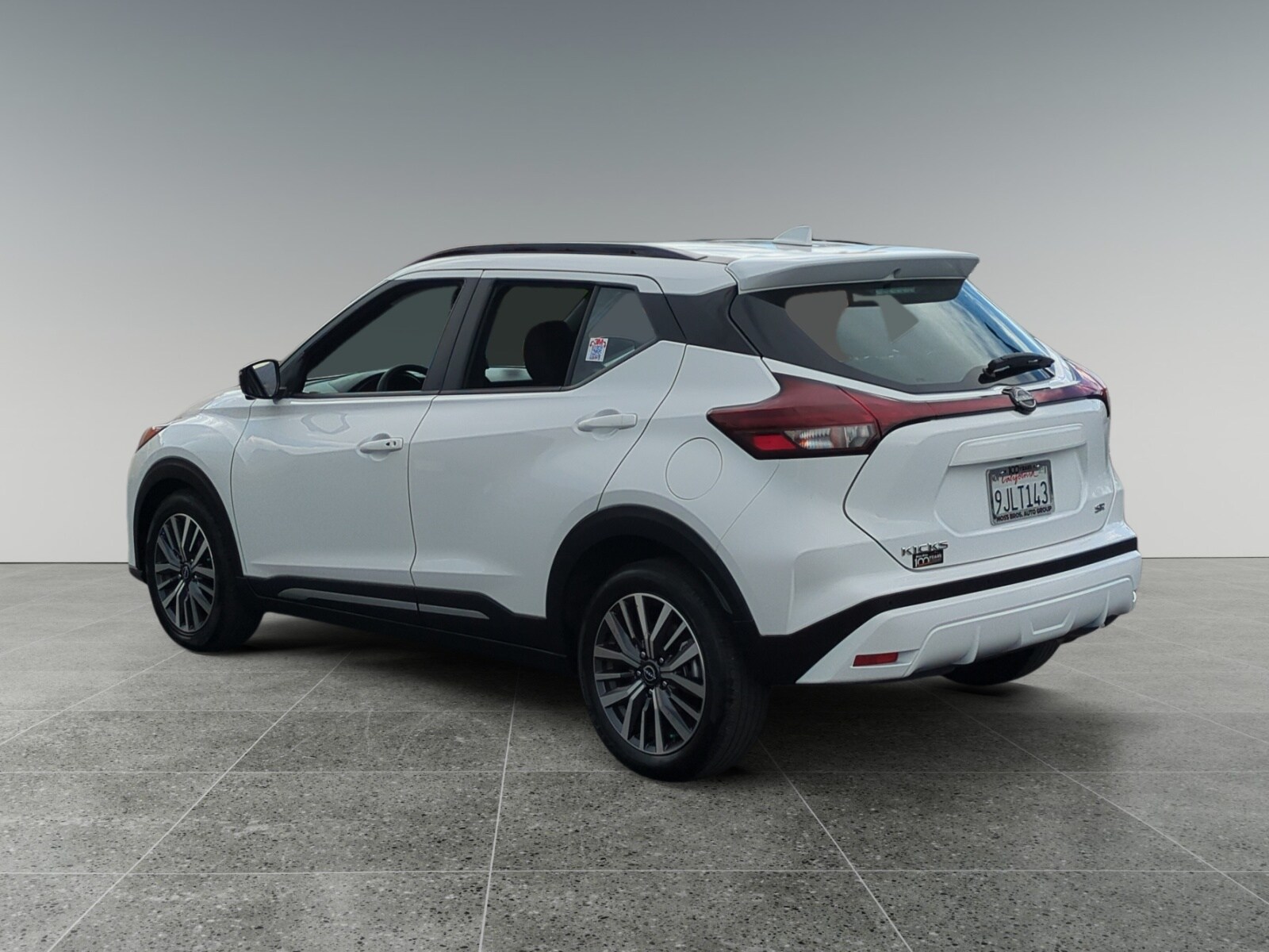 2024 Nissan Kicks SR photo 3