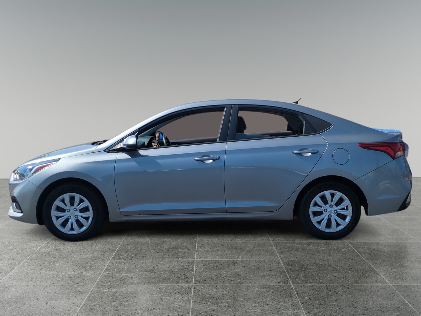 2021 Hyundai Accent SE photo 2