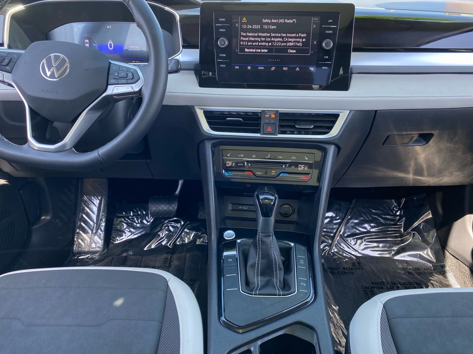 2025 Volkswagen Taos SE - Photo 11