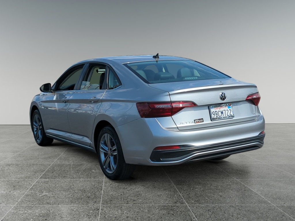 Used 2022 Volkswagen Jetta SE Sedan