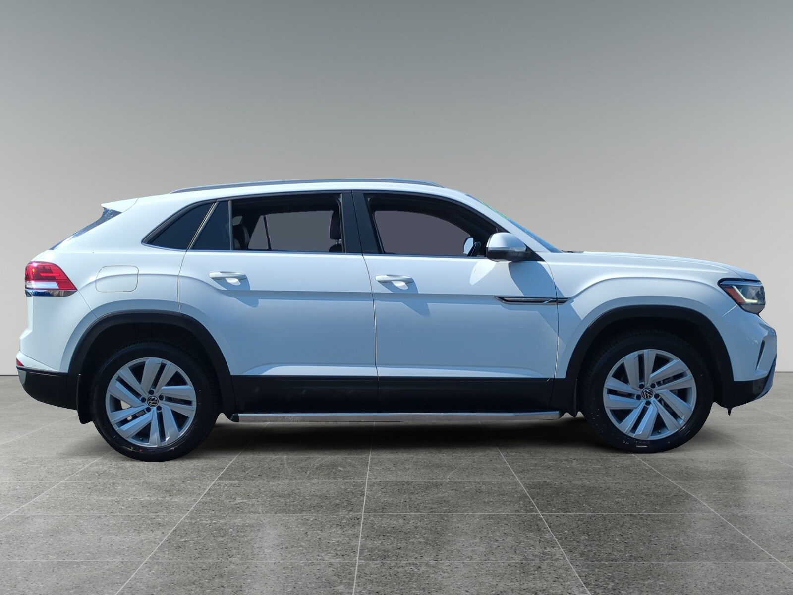 2022 Volkswagen Atlas Cross Sport V6 SE Technology photo 2