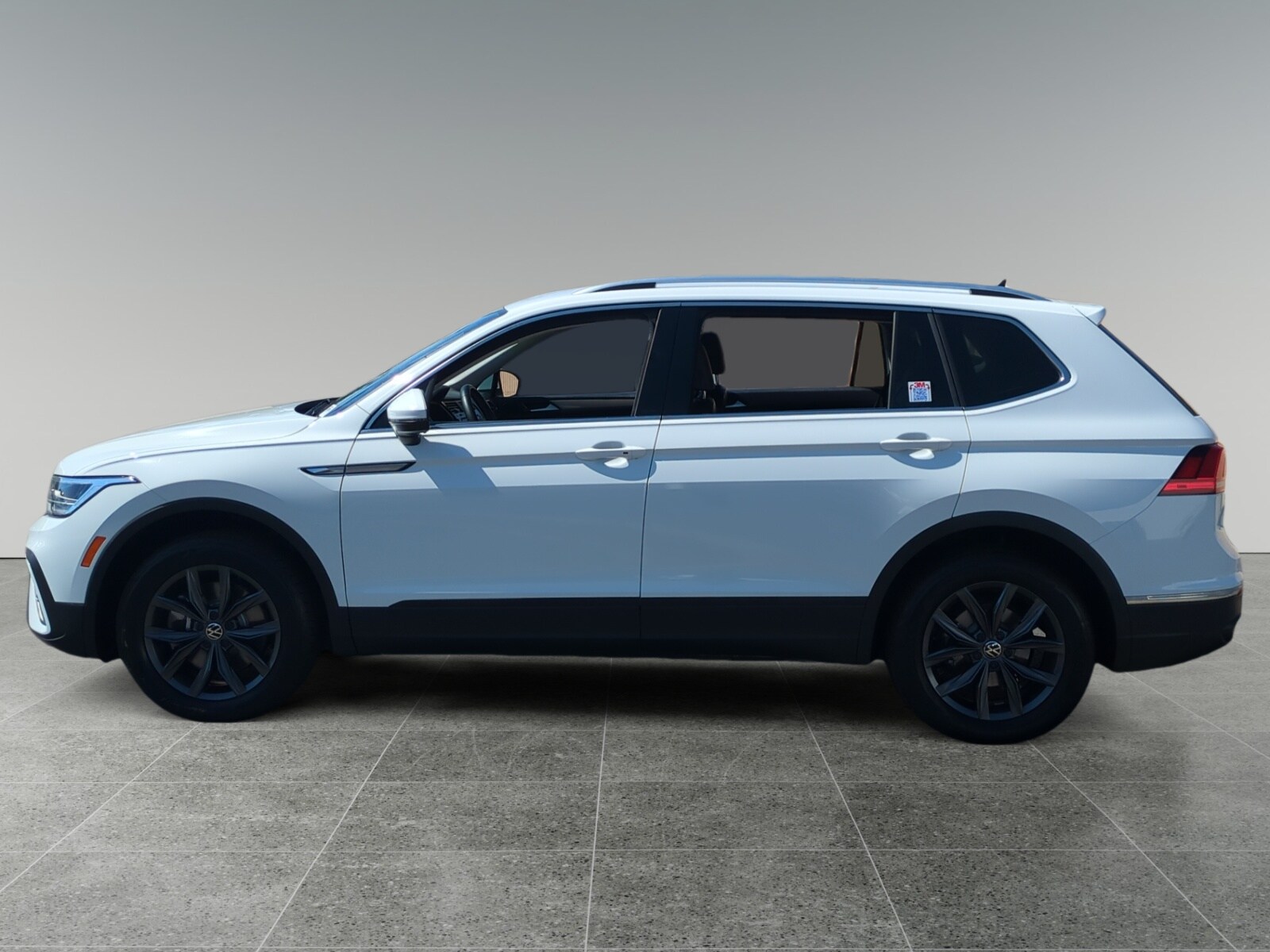 2024 Volkswagen Tiguan SE Wolfsburg Edition photo 2