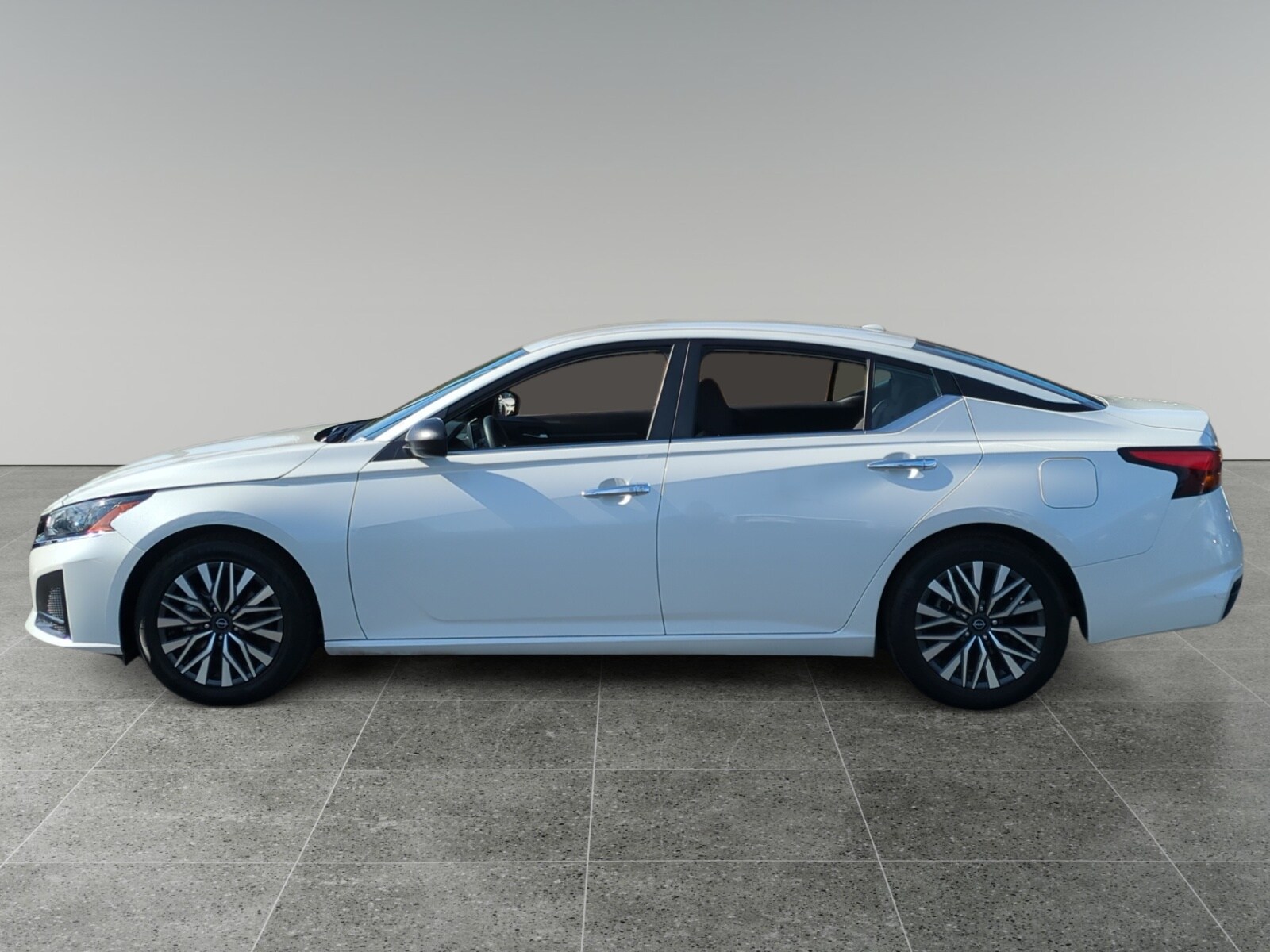 2024 Nissan Altima 2.5 SV photo 2