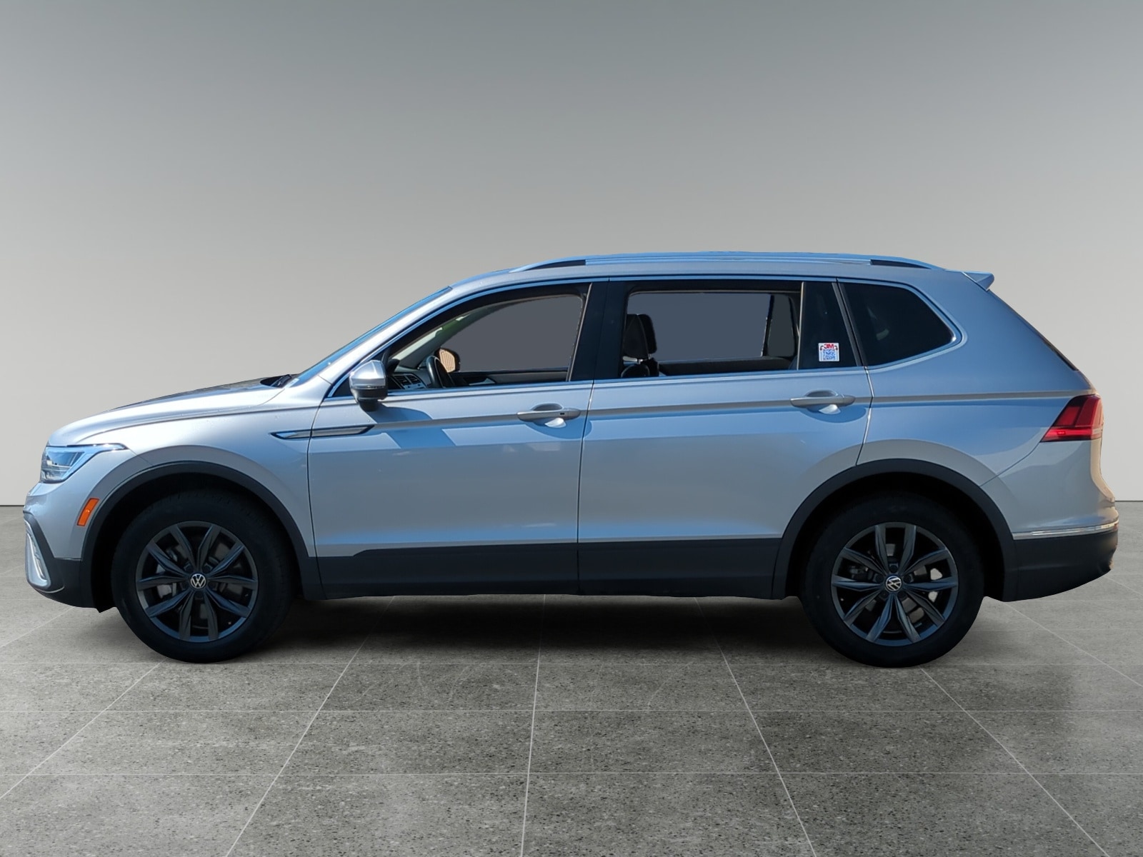 2023 Volkswagen Tiguan SE photo 2