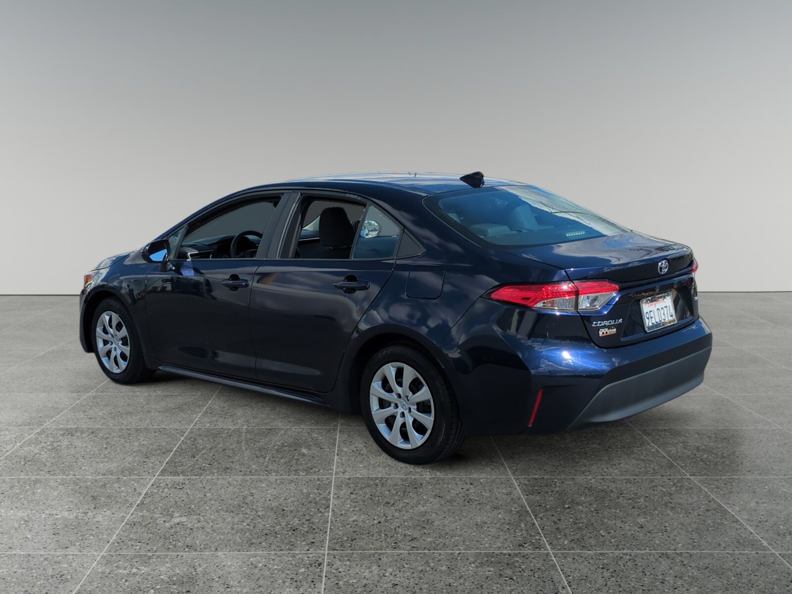 2023 Toyota Corolla LE photo 2