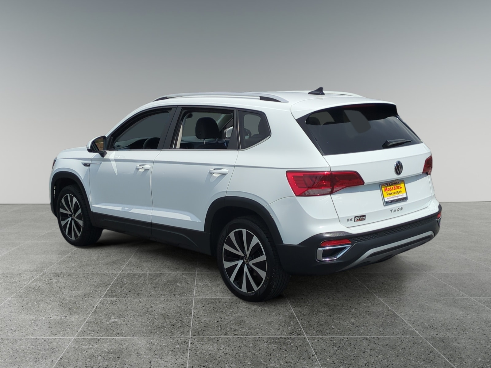2024 Volkswagen Taos SE photo 3