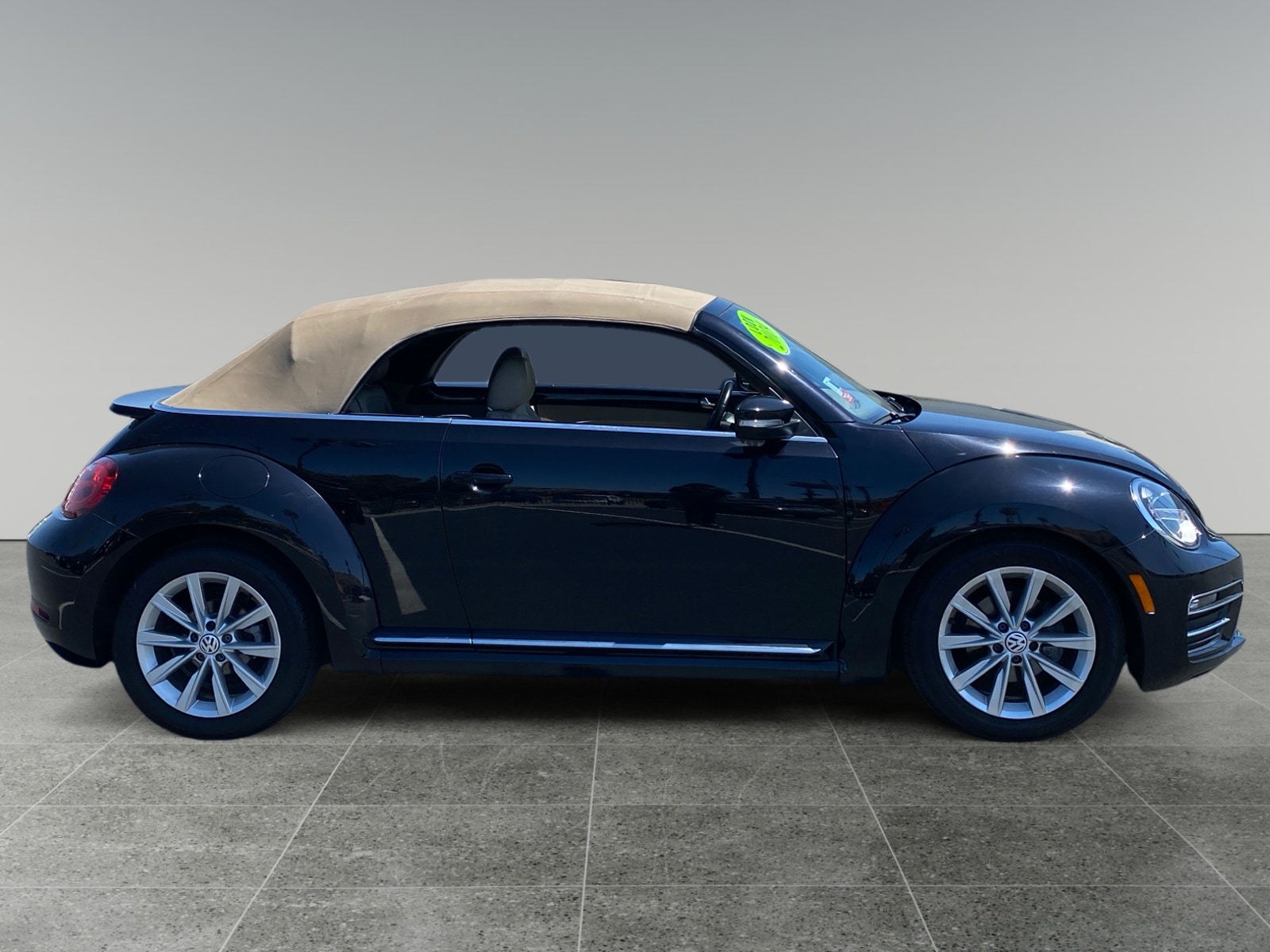 2019 Volkswagen Beetle 2.0T SE photo 6