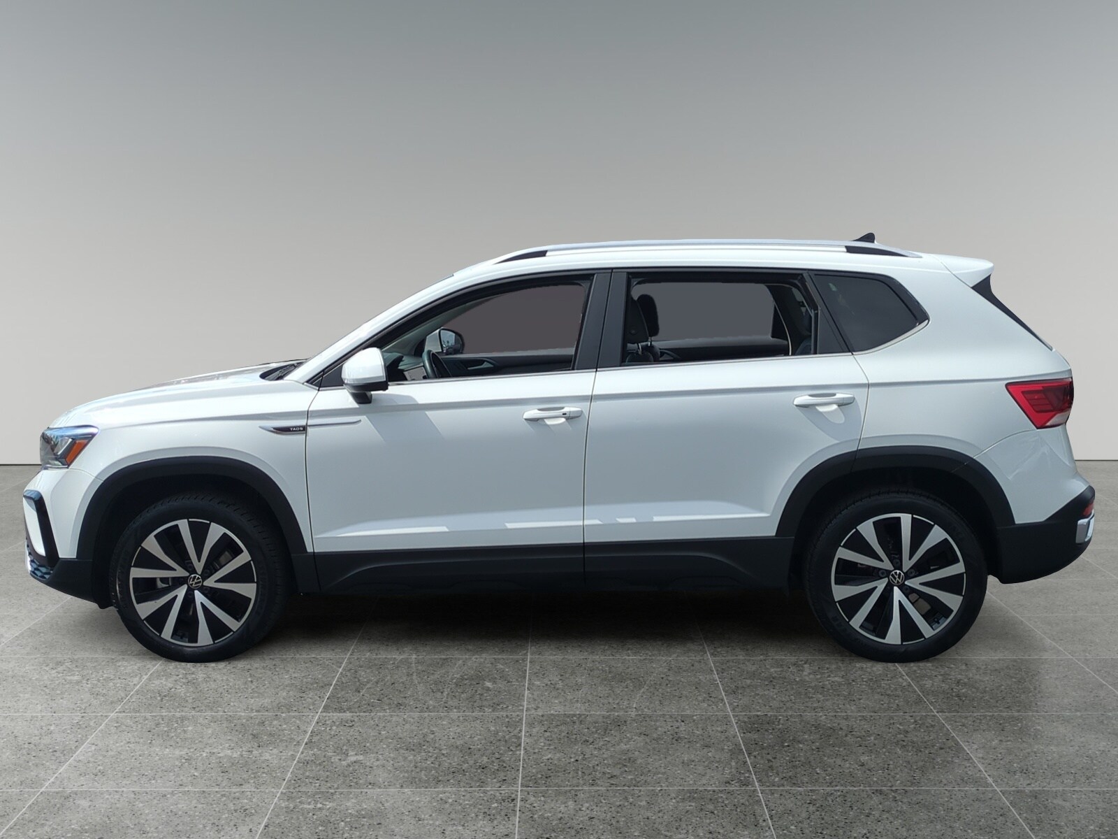 2024 Volkswagen Taos SE photo 2